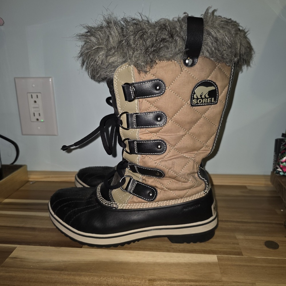 Sorel Women's Tan and Black Winter Boots